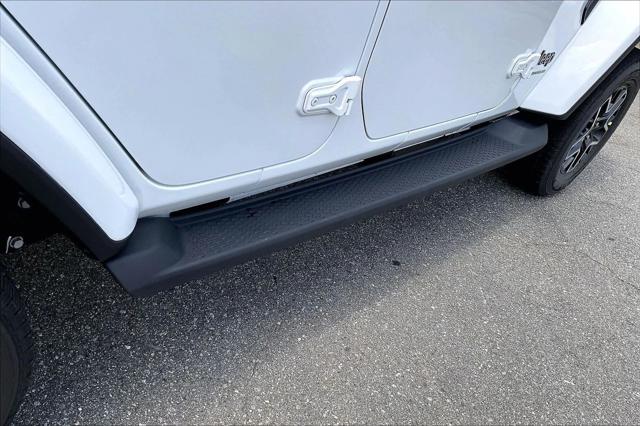 New 2027 Bright White Clear-Coat Paint Jeep Sahara image 9