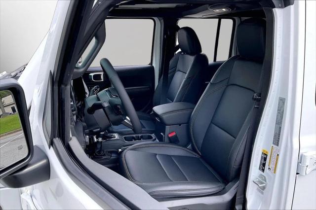 New 2027 Bright White Clear-Coat Paint Jeep Sahara image 18