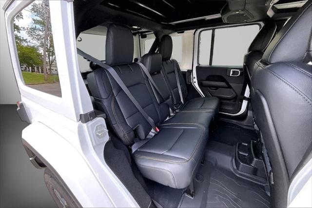 New 2027 Bright White Clear-Coat Paint Jeep Sahara image 19