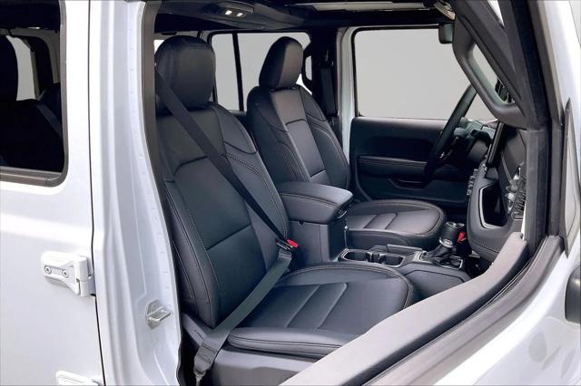 New 2027 Bright White Clear-Coat Paint Jeep Sahara image 20