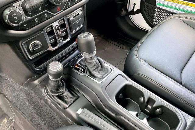 New 2027 Bright White Clear-Coat Paint Jeep Sahara image 26