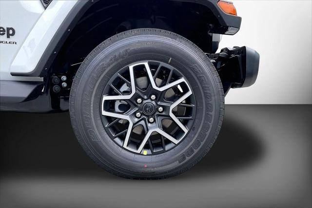New 2027 Bright White Clear-Coat Paint Jeep Sahara image 29