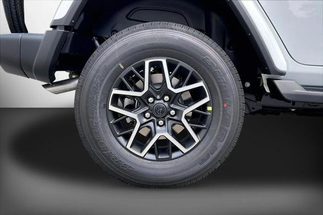 New 2027 Bright White Clear-Coat Paint Jeep Sahara image 31