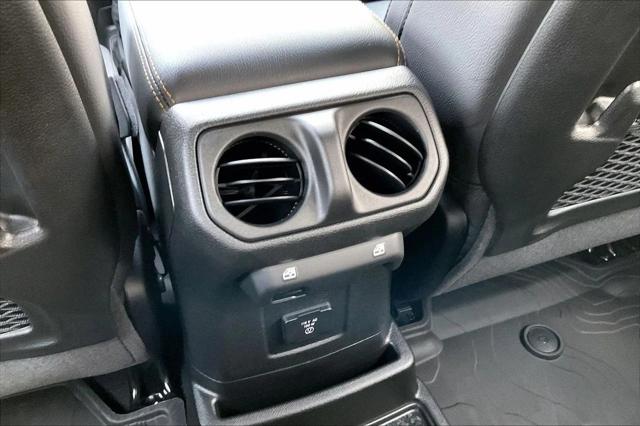 New 2027 Bright White Clear-Coat Paint Jeep Sahara image 15