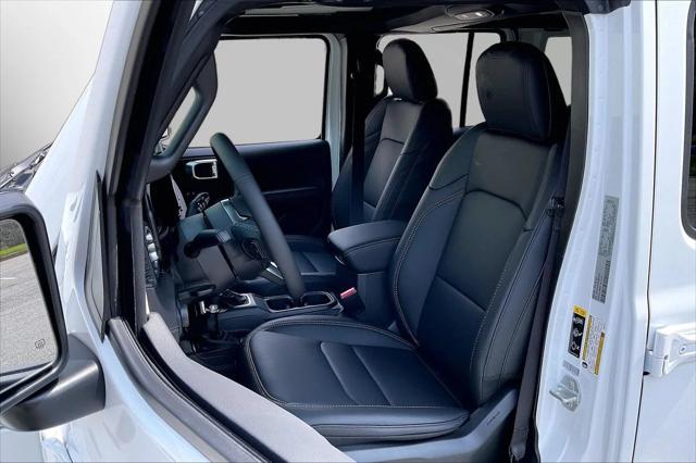 New 2027 Bright White Clear-Coat Paint Jeep Sahara image 19