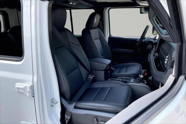 New 2027 Bright White Clear-Coat Paint Jeep Sahara image 21
