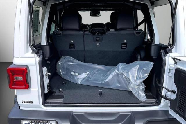 New 2027 Bright White Clear-Coat Paint Jeep Sahara image 23