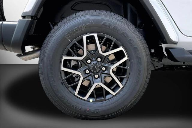 New 2027 Bright White Clear-Coat Paint Jeep Sahara image 34
