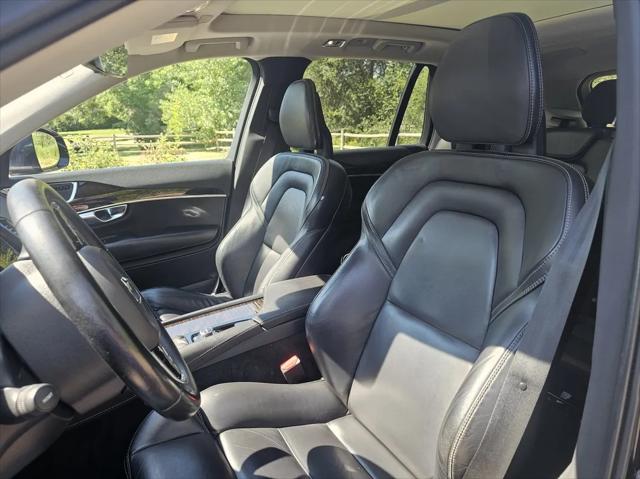 2017 Volvo XC90 T6 Momentum