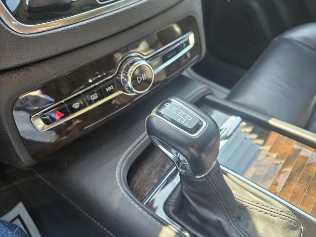 2017 Volvo XC90 T6 Momentum