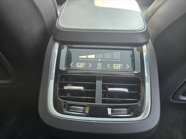 2017 Volvo XC90 T6 Momentum