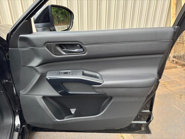 2024 Nissan Pathfinder SV FWD