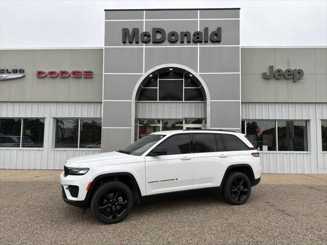 2023 Jeep Grand Cherokee Altitude 4x4 for sale in Clare, MI