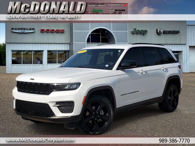 2023 Jeep Grand Cherokee Altitude 4x4 for sale in Clare, MI