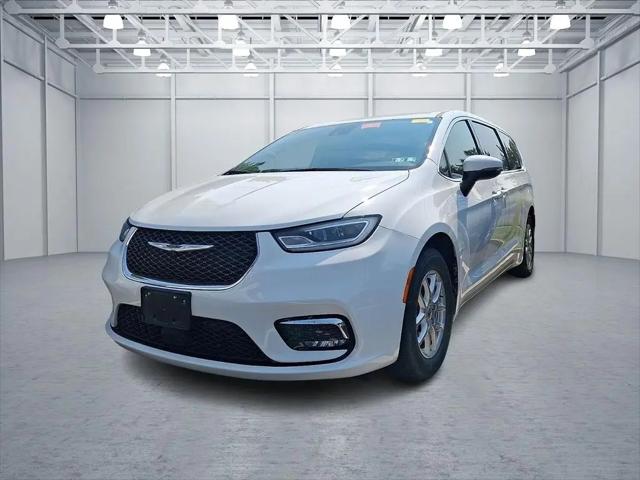 2023 Chrysler Pacifica Touring L for sale in Cherry Hill, NJ