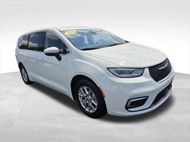 2023 Chrysler Pacifica Touring L for sale in Harvard, IL