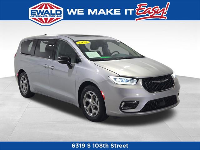 2024 Chrysler Pacifica Limited for sale in Oconomowoc, WI