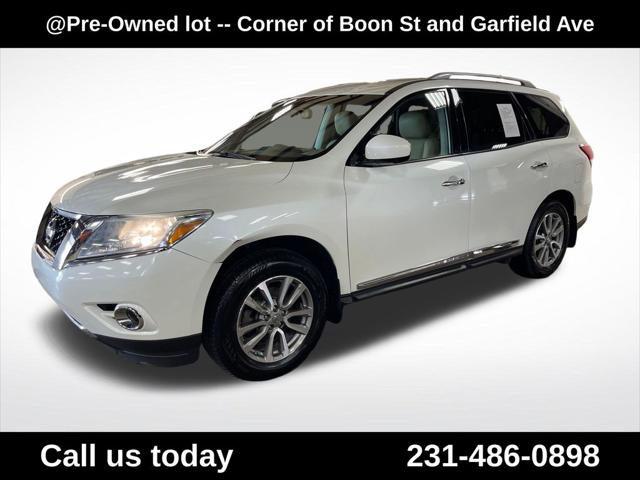 2016 Nissan Pathfinder SL for sale in Traverse City, MI