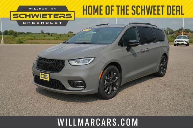 2025 Chrysler Pacifica Limited for sale in Willmar, MN