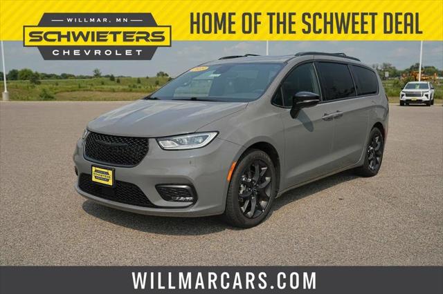 2025 Chrysler Pacifica Limited for sale in Willmar, MN