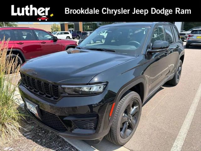 2023 Jeep Grand Cherokee Altitude X 4x4 for sale in Minneapolis, MN