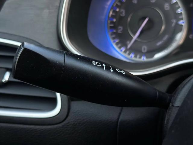 2015 Chrysler 200 LX