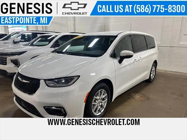 2023 Chrysler Pacifica Touring L for sale in Eastpointe, MI