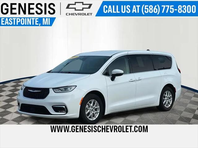 2023 Chrysler Pacifica Touring L for sale in Eastpointe, MI