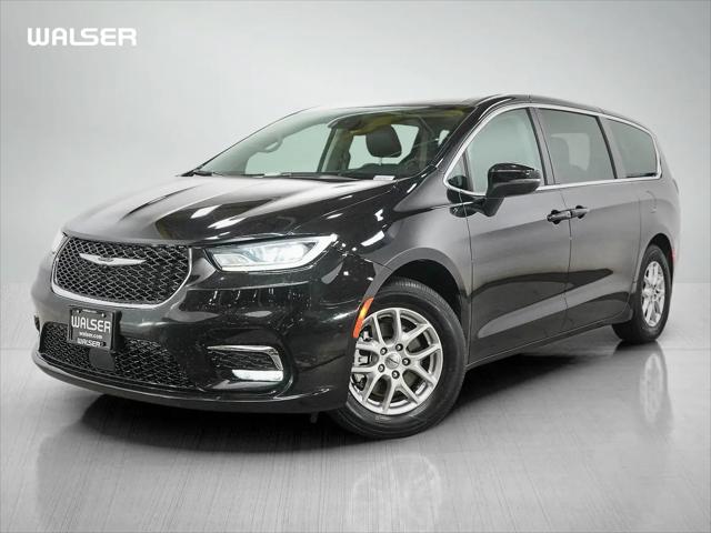 2023 Chrysler Pacifica Touring L for sale in Bloomington, MN