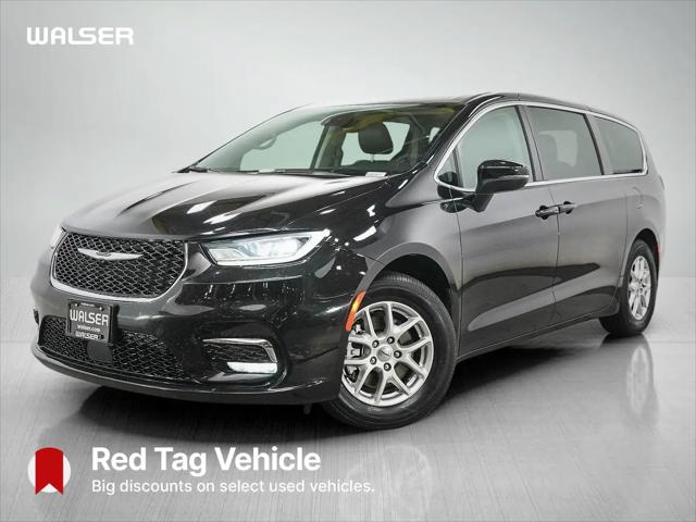 2023 Chrysler Pacifica Touring L for sale in Bloomington, MN