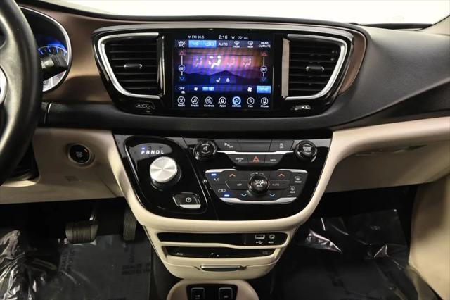 2017 Chrysler Pacifica Touring-L Plus