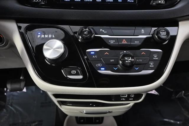2017 Chrysler Pacifica Touring-L Plus