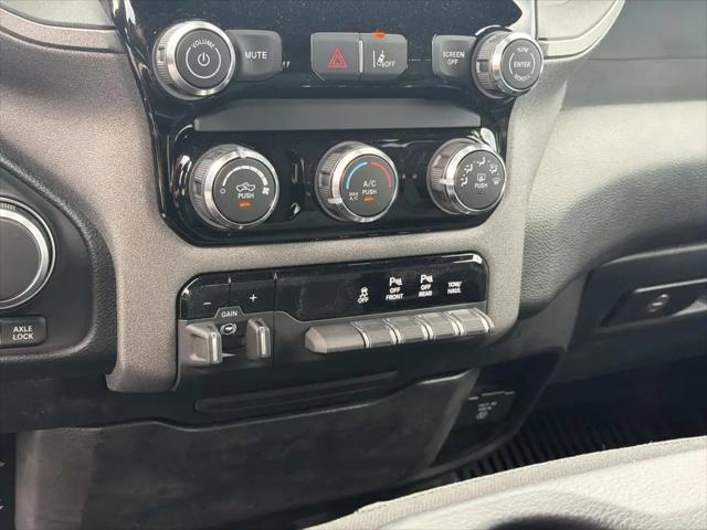 2026 Ram 1500 Warlock Crew Cab 4x4 5'7" Box