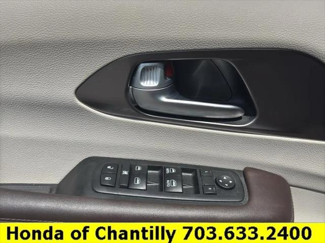 2017 Chrysler Pacifica Touring-L