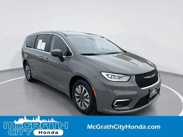 2023 Chrysler Pacifica Hybrid Touring L for sale in Chicago, IL