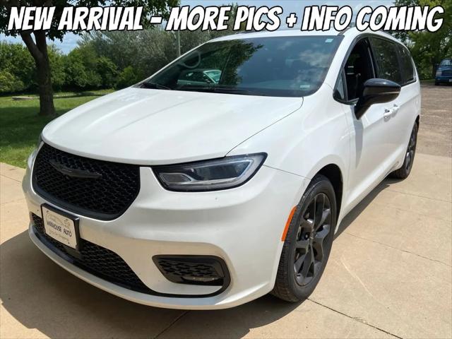 2025 Chrysler Pacifica Limited for sale in Swisher, IA