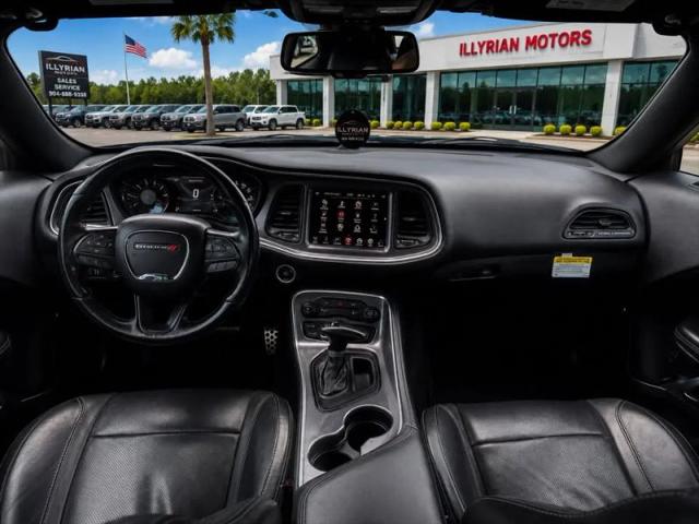 2016 Dodge Challenger SXT Plus