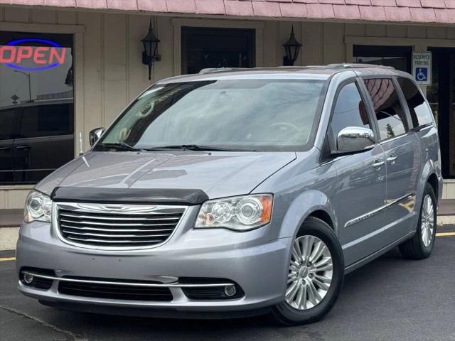 2013 Chrysler Town & Country Limited for sale in Omaha, NE