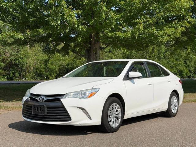 2017 Toyota Camry LE for sale in Loretto, MN