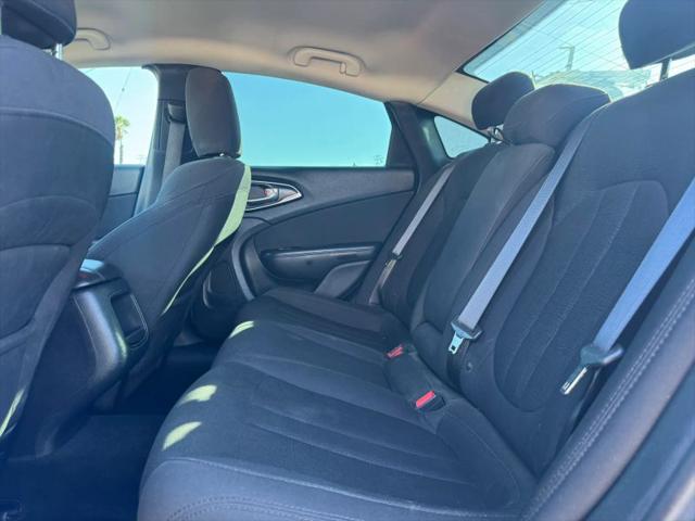 2017 Chrysler 200 Touring