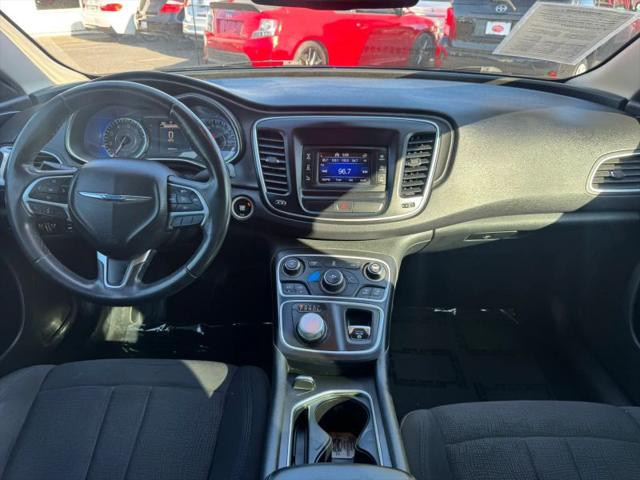 2017 Chrysler 200 Touring