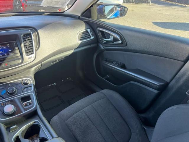 2017 Chrysler 200 Touring