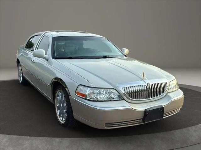 2004 Lincoln Town Car Ultimate L for sale in Saint Charles, MO