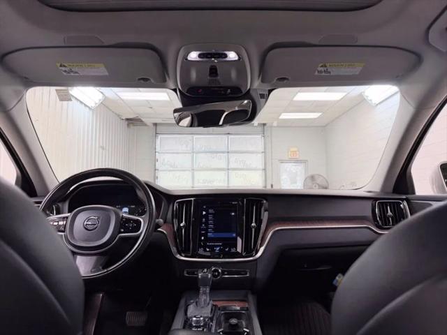 2021 Volvo S60 T6 Momentum