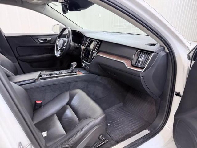 2021 Volvo S60 T6 Momentum