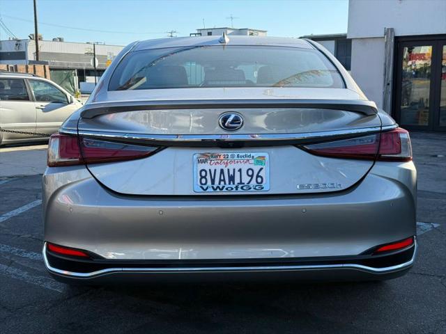 2021 Lexus ES 300h 300h