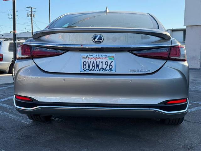 2021 Lexus ES 300h 300h