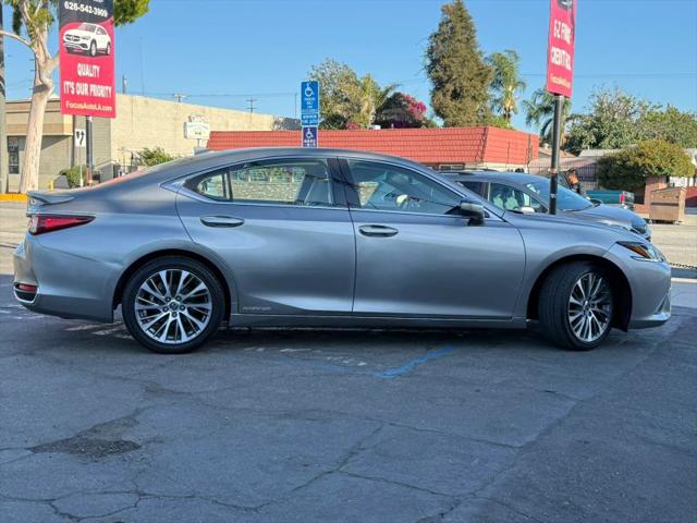 2021 Lexus ES 300h 300h