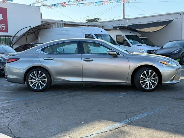 2021 Lexus ES 300h 300h