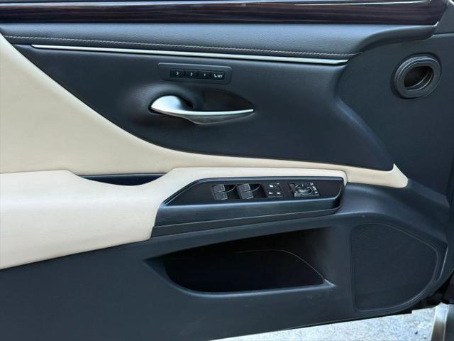 2021 Lexus ES 300h 300h